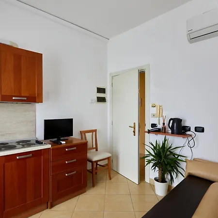 Fellini Aparthotel 3*