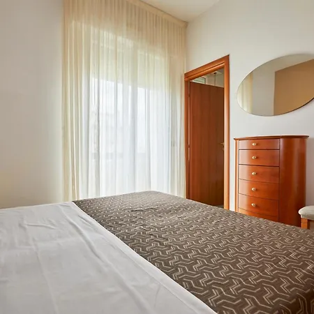 Fellini Aparthotel 3*