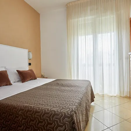 Fellini Aparthotel 3*