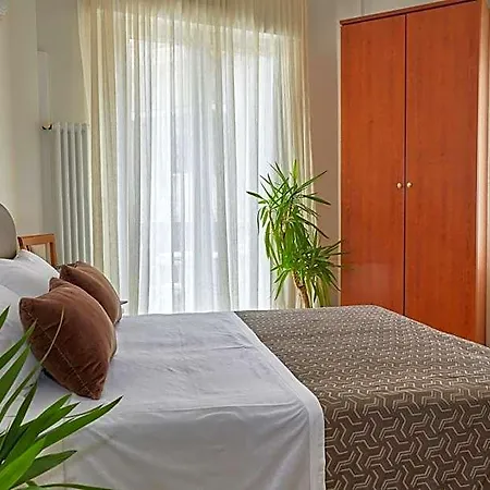 Fellini Aparthotel 3*