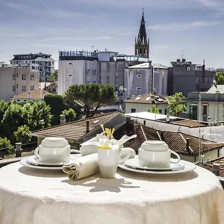 Fellini Aparthotel 3*