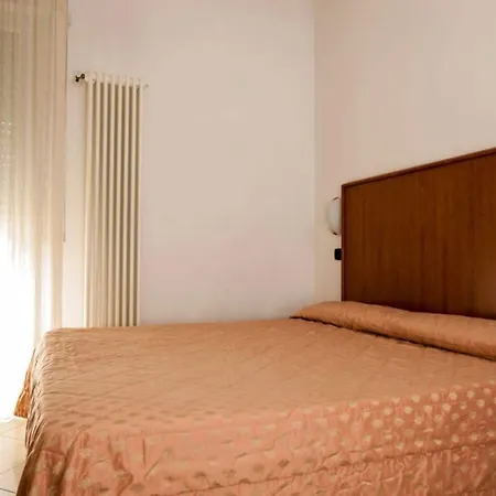 Fellini Aparthotel 3*