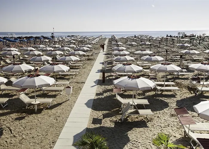 Fellini Aparthotel 3*