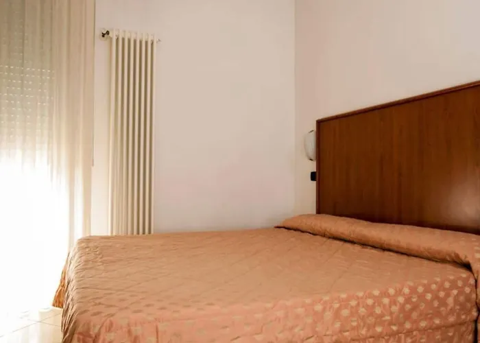 Fellini Aparthotel 3*