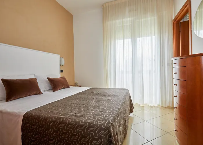Fellini Aparthotel 3*