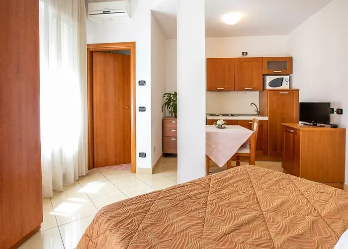 Fellini Aparthotel 3*