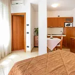 Fellini Aparthotel 3*
